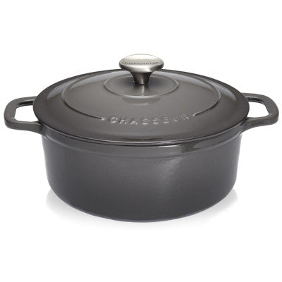 Chasseur Cast Iron Round Casserole With Cover, Caviar With Black Inner Layer